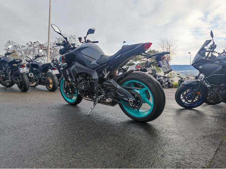 YAMAHA MT-10