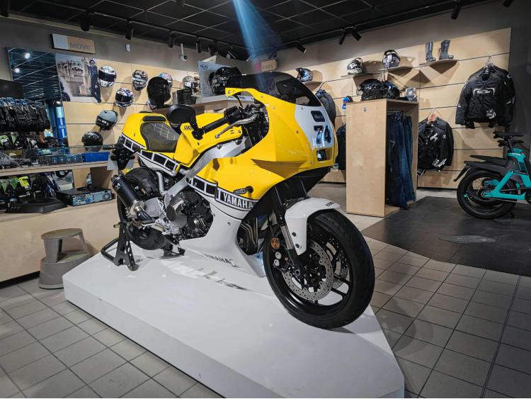 YAMAHA XSR 900 GP 60 eme anniversaire