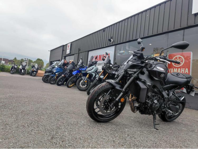 YAMAHA MT-09