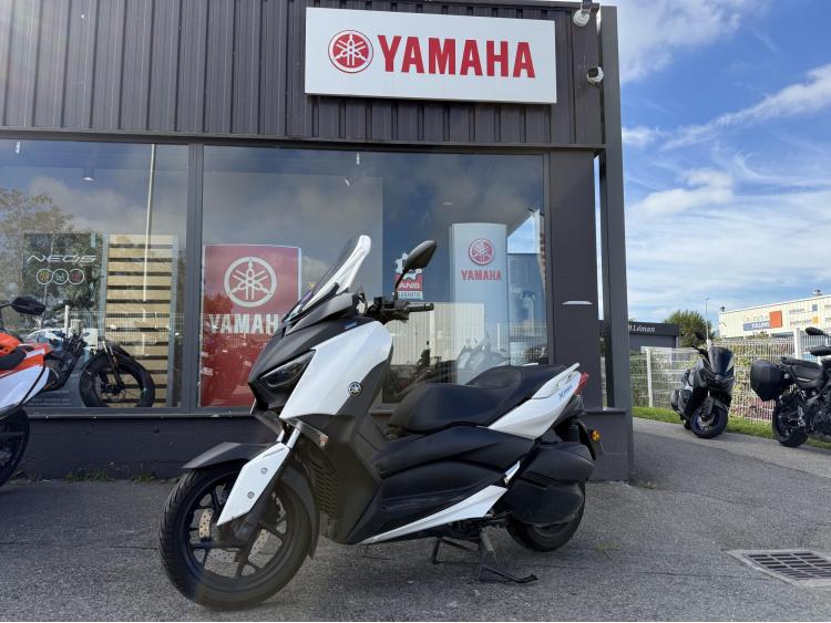 YAMAHA XMAX 300