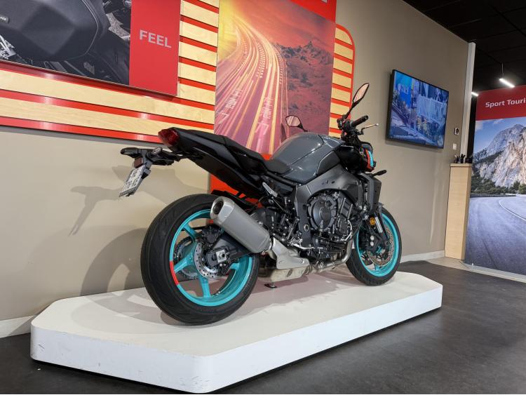 YAMAHA MT-10